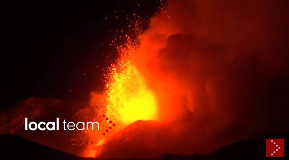 Erupție spectaculoasă a celui mai activ vulcan din lume! Imagini inedite cu Muntele Etna, din Italia / VIDEO