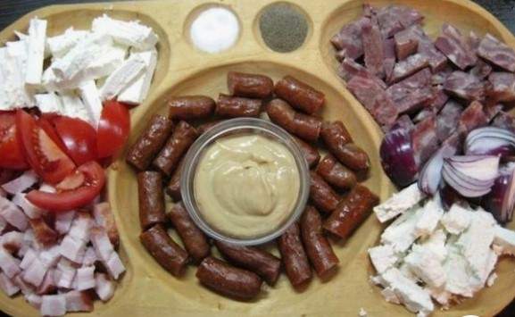 Platou aperitiv simplu pentru Crăciun și Revelion. Idei cu poze pentru toate buzunarele