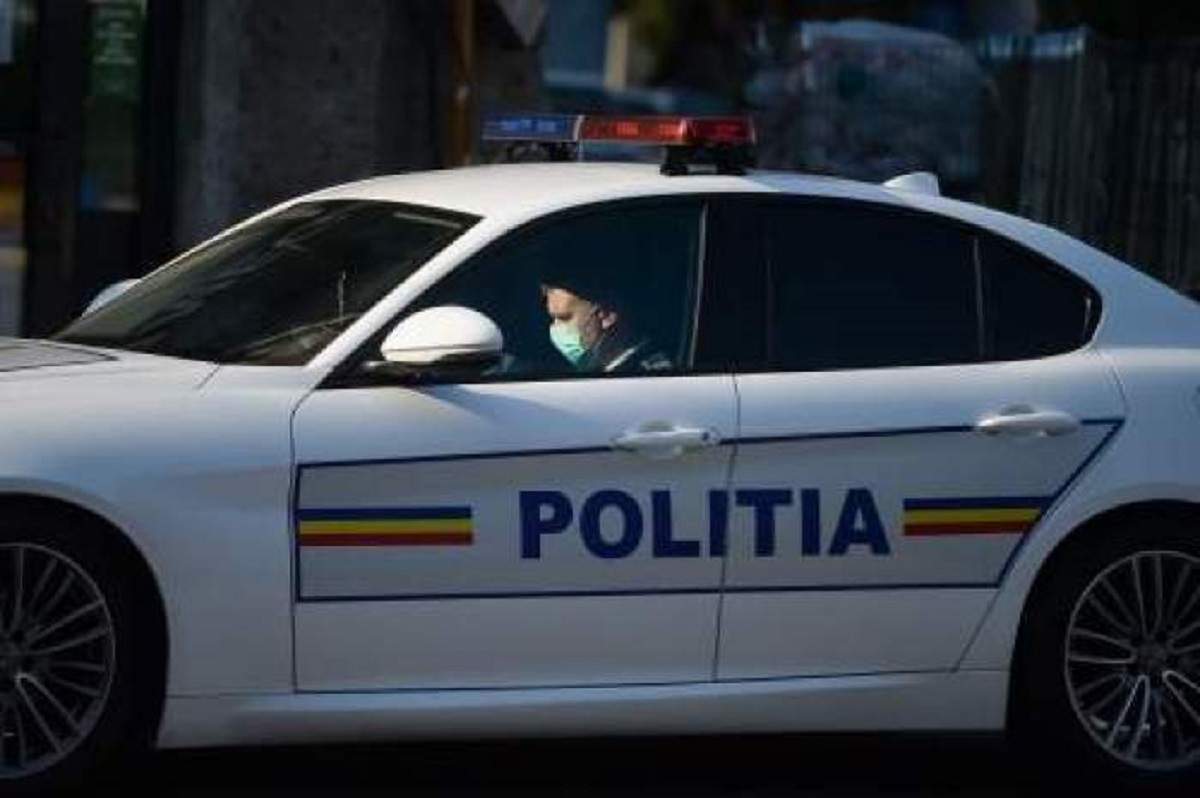 17 focuri de armă, în Botoșani, după ce un bărbat a lovit patru mașini de poliție