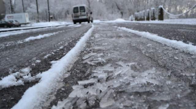 Anunț ANM! Sfârșitul săptămânii aduce polei și temperaturi de până la minus patru grade Celsius