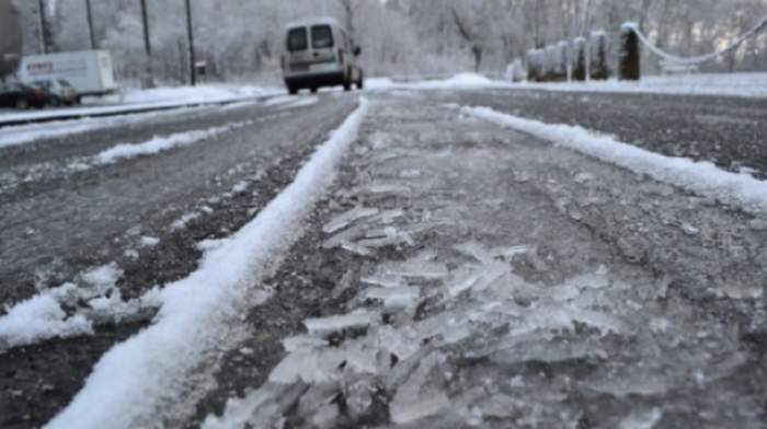 Anunț ANM! Sfârșitul săptămânii aduce polei și temperaturi de până la minus patru grade Celsius