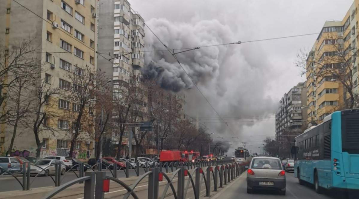 Incendiu devastator într-un bloc de pe Șoseaua Colentina din București! Locatarii au încercat să se salveze aruncându-se pe geam / VIDEO