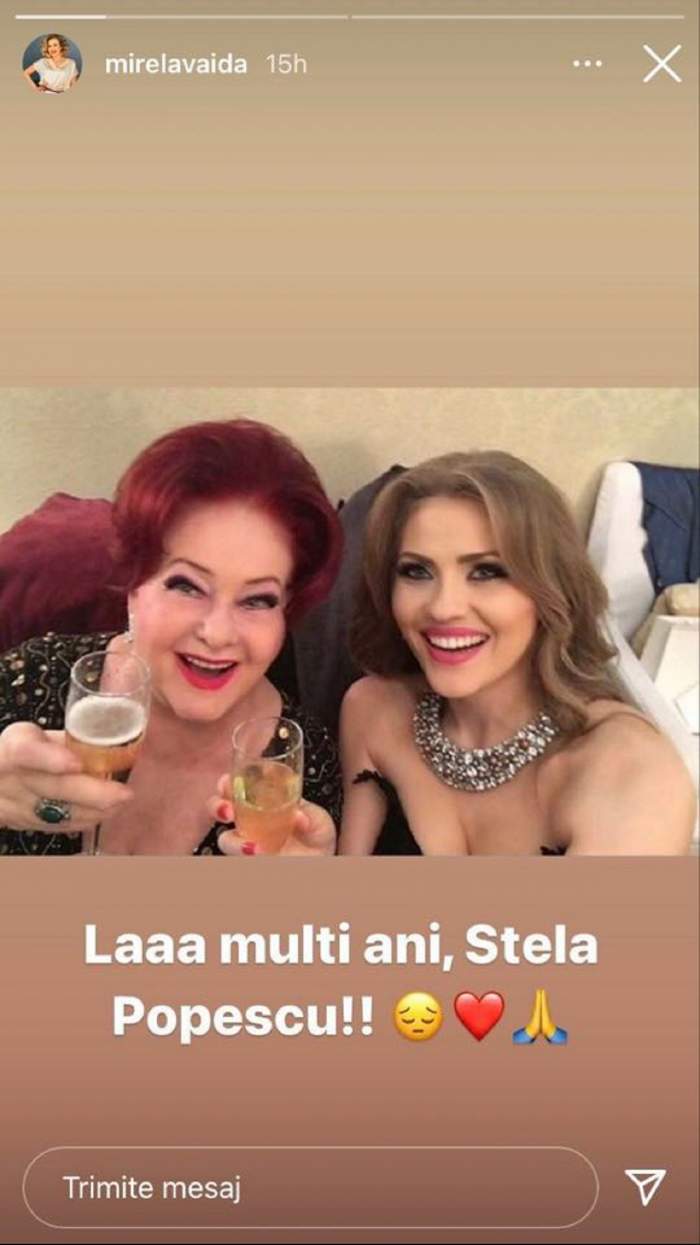 Mirela Vaida și Stela Popescu se aflau la o petrecere. Cele două zâmbesc și țin două pahare în mâini.