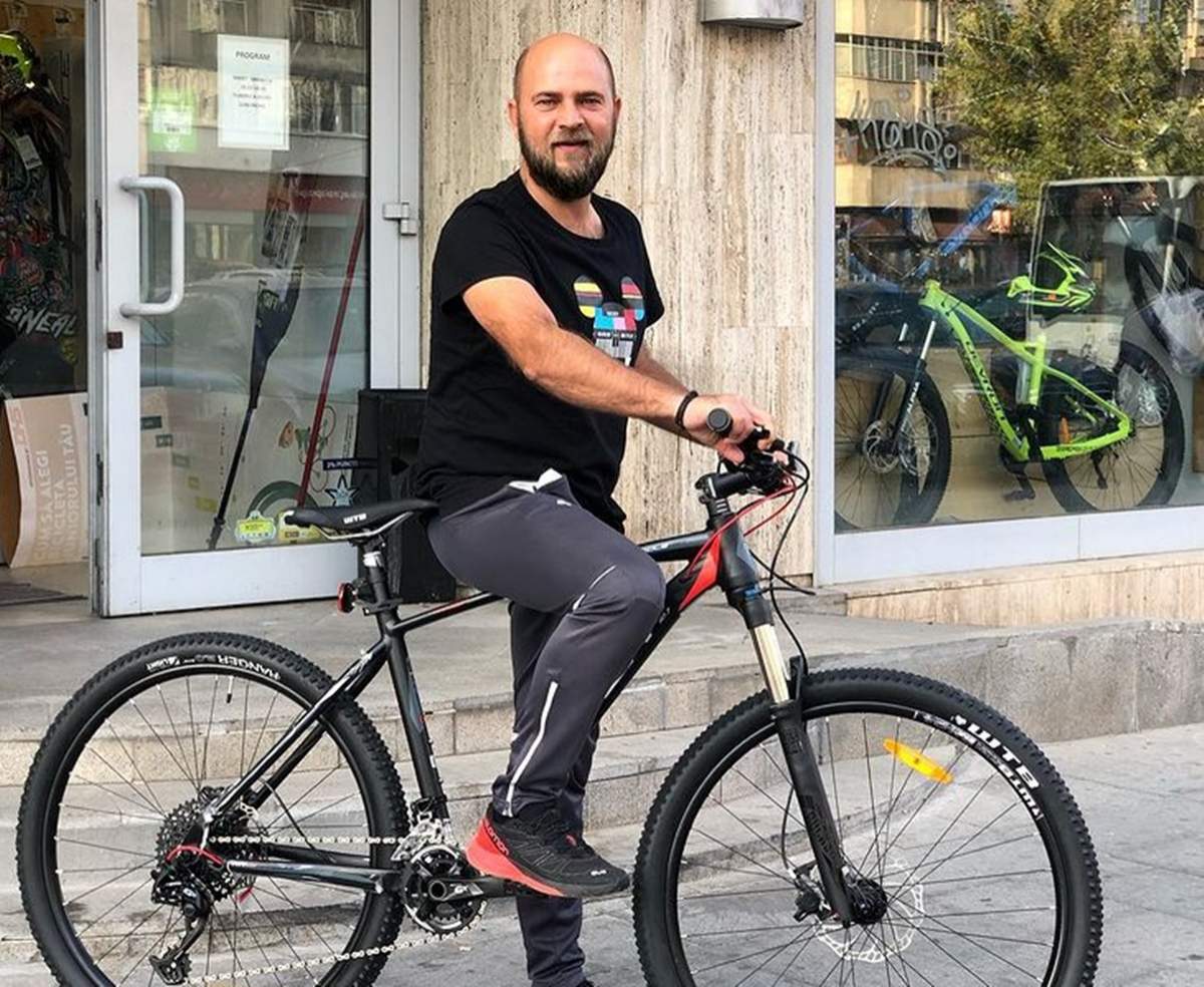 cosmin selesi pe bicicleta