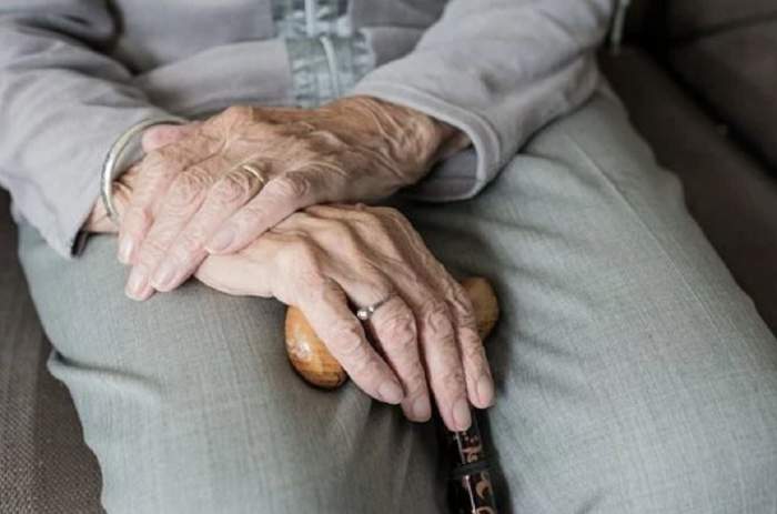 O femeie de 101 ani dintr-un azil de bătrâni este prima persoana care s-a vaccinat în Germania!