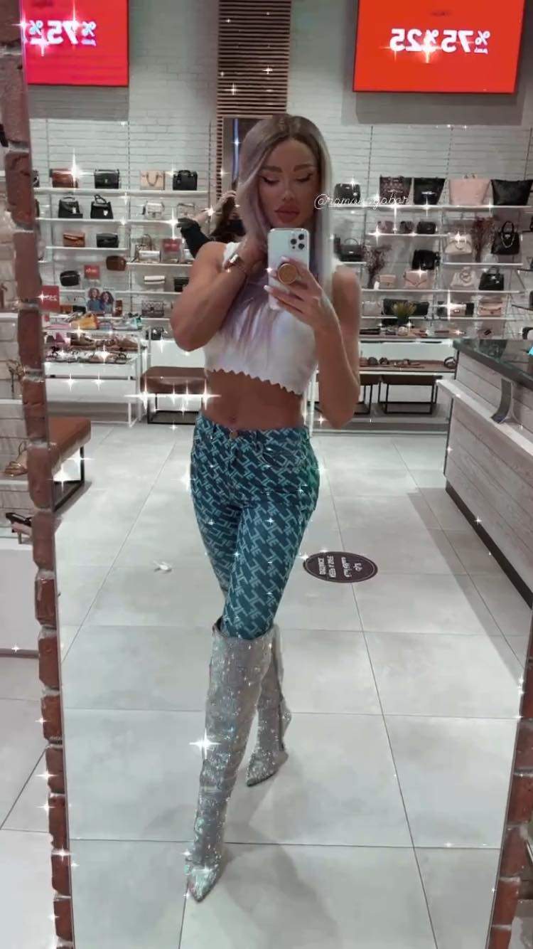 Diva, la cumpărături de cadouri luxoase într-un mall din Dubai