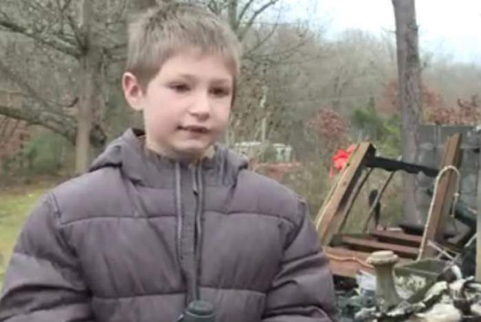 Un băiețel de 7 ani și-a salvat surioara din mijlocul flăcărilor care mistuiau în casa familiei lor!