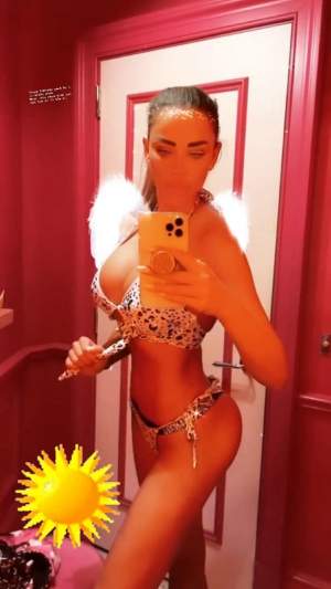 Bianca Drăgușanu, ipostază incendiară în cele mai sexy costume de baie! Vedeta a dat iama în magazinele de lux din Dubai! / FOTO