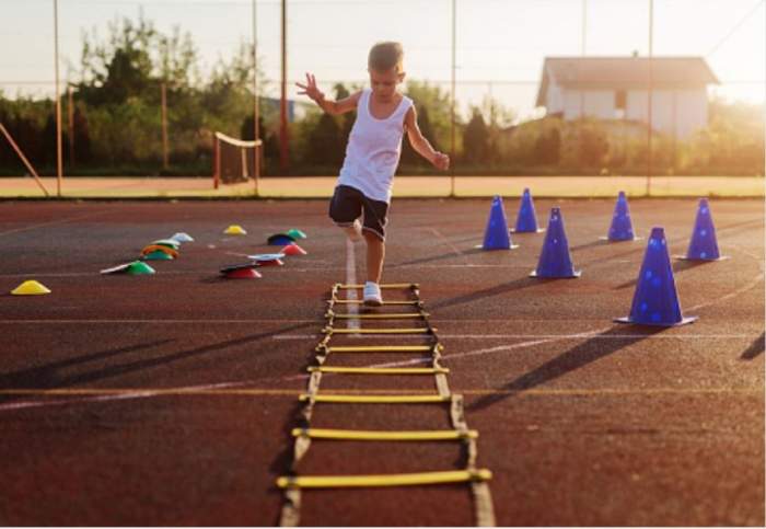 Orele școlare ar putea începe cu 45 de minute de mișcare și nutriție