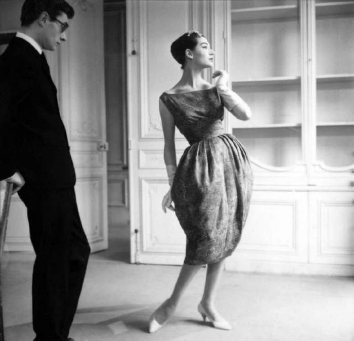 Pierre Cardin este cunoscut pentru crearea rochiei „bubble dress”
