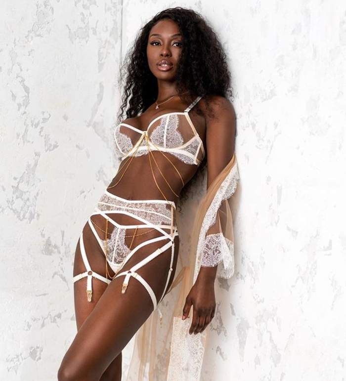 Naomi sexy