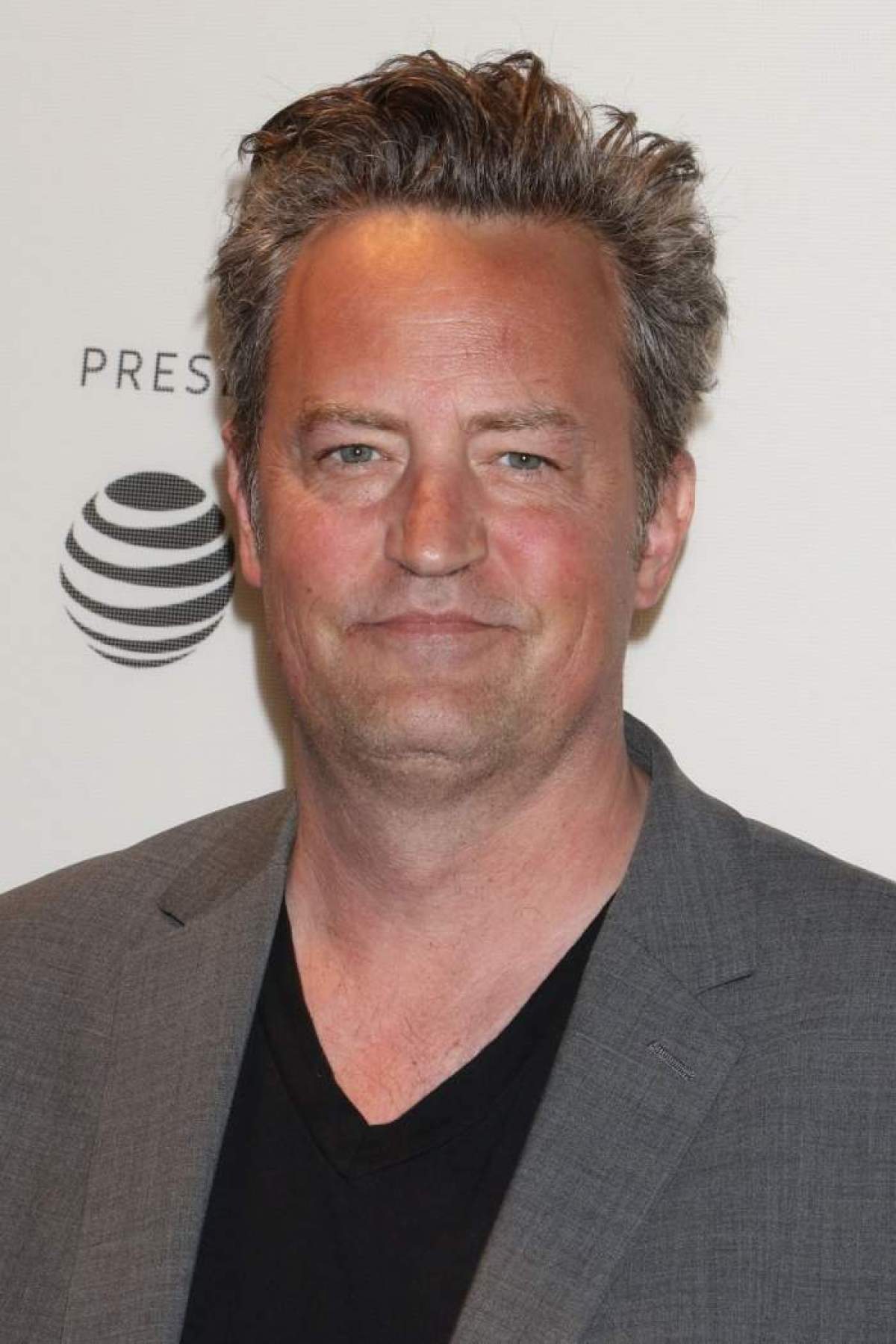 Matthew Perry a fost internat de trei ori la dezintoxicare! Cine îi procura drogurile actorului din Friends: „Mă trimitea și de trei ori pe zi, eram însărcinată”