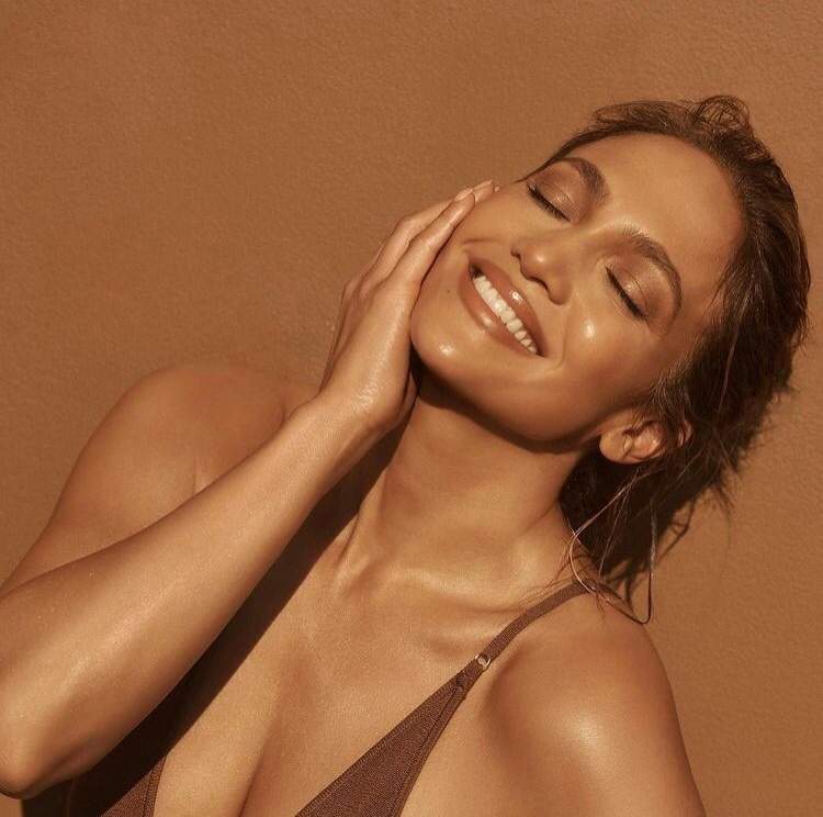 Jennifer Lopez spune că sfaturile de frumusețe de la mama sa au ajutat-o în a piune bazele noului său brand