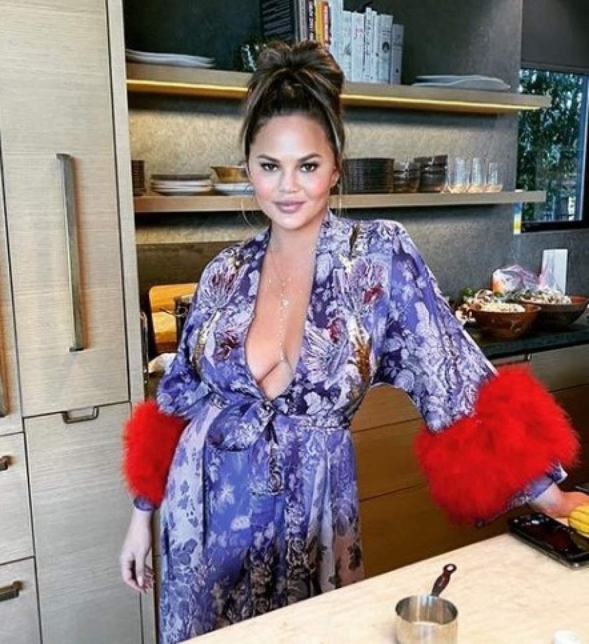 Chrissy Teigen, în bucătărie