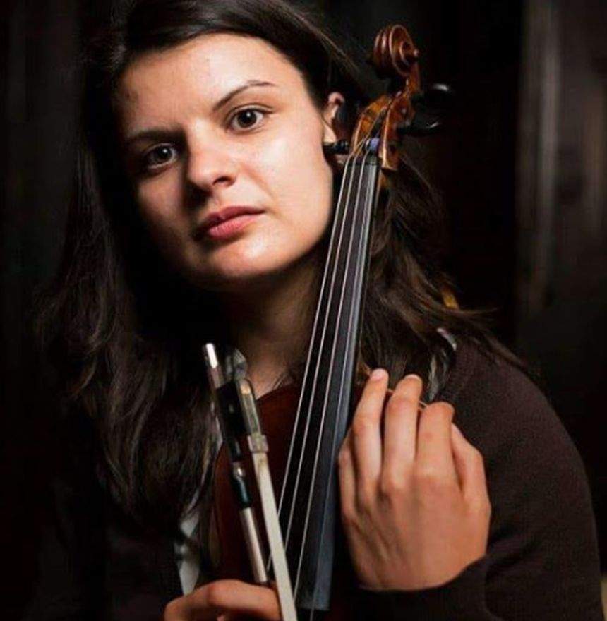 Violonista Laura Zecheru a murit la vârsta de 33 de ani. Tânăra artistă avea probleme grave de sănătate. ''Drum lin spre Ceruri, om bun''