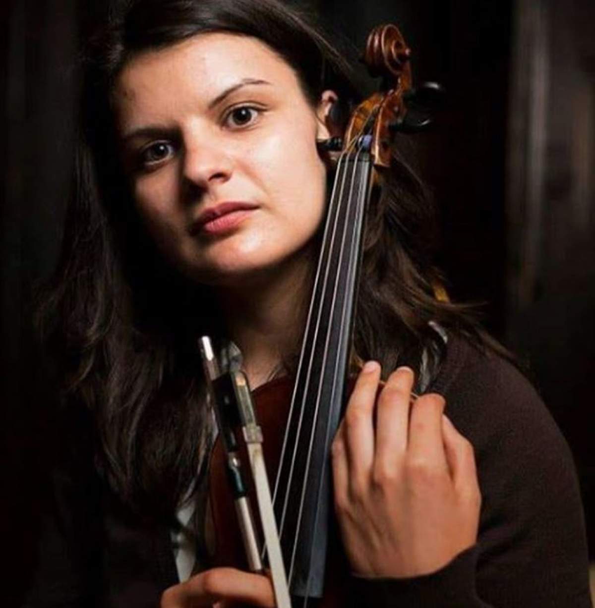 Violonista Laura Zecheru a murit la vârsta de 33 de ani. Tânăra artistă avea probleme grave de sănătate. ''Drum lin spre Ceruri, om bun''