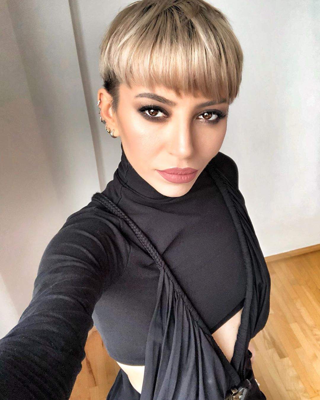 FOTO / Giulia Anghelescu și-a pus silicoane! Cum s-a dat artista de gol