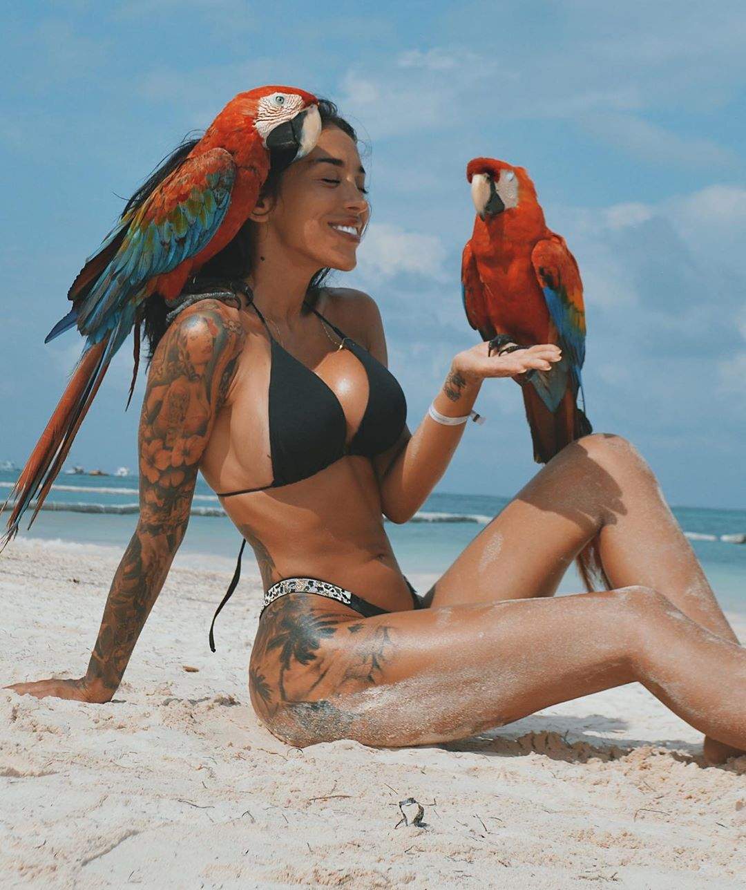 FOTO / Ruby, ipostaze sexy în aşternuturi! S-a pozat fix cum s-a trezit, fără sutien