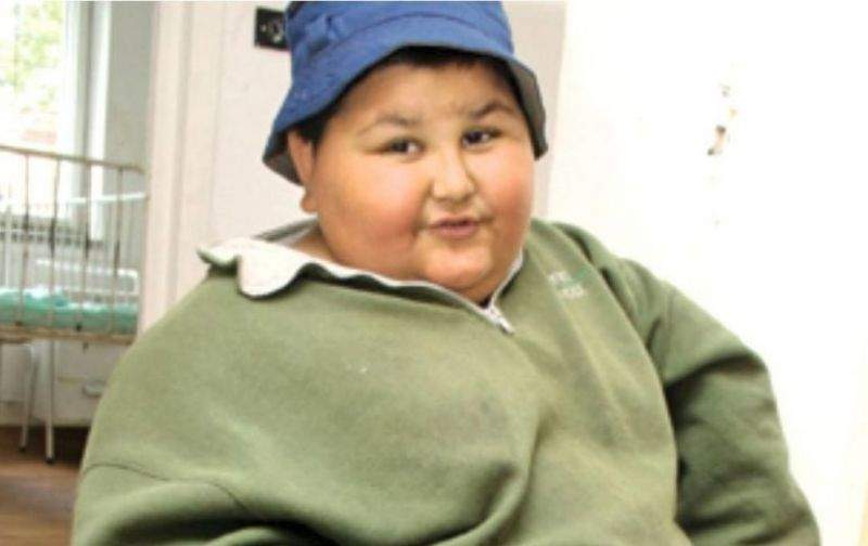 Îl mai știi pe Gabriel, băiatul din Botoșani care cântărea 100 de kg, la numai 7 ani? A slăbit, dar acum s-a îngrășat la loc!