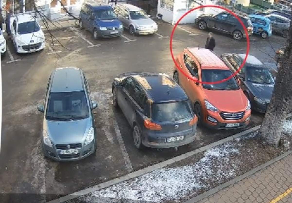 Imagini halucinante în Suceava! Un bărbat a fost filmat în timp ce se plimba cu o pușcă pe stradă / VIDEO