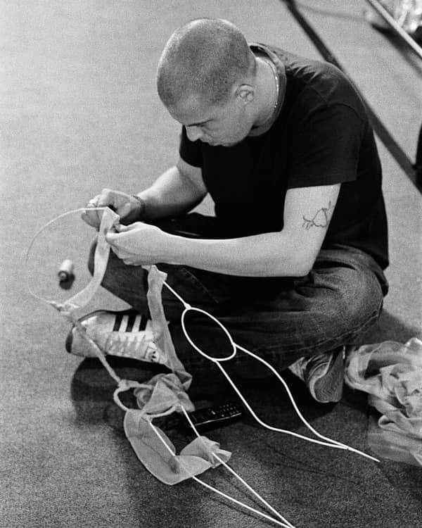 10 ani de la moartea celebrului designer Alexander McQueen. Ce drame l-au împins pe artist să se sinucidă