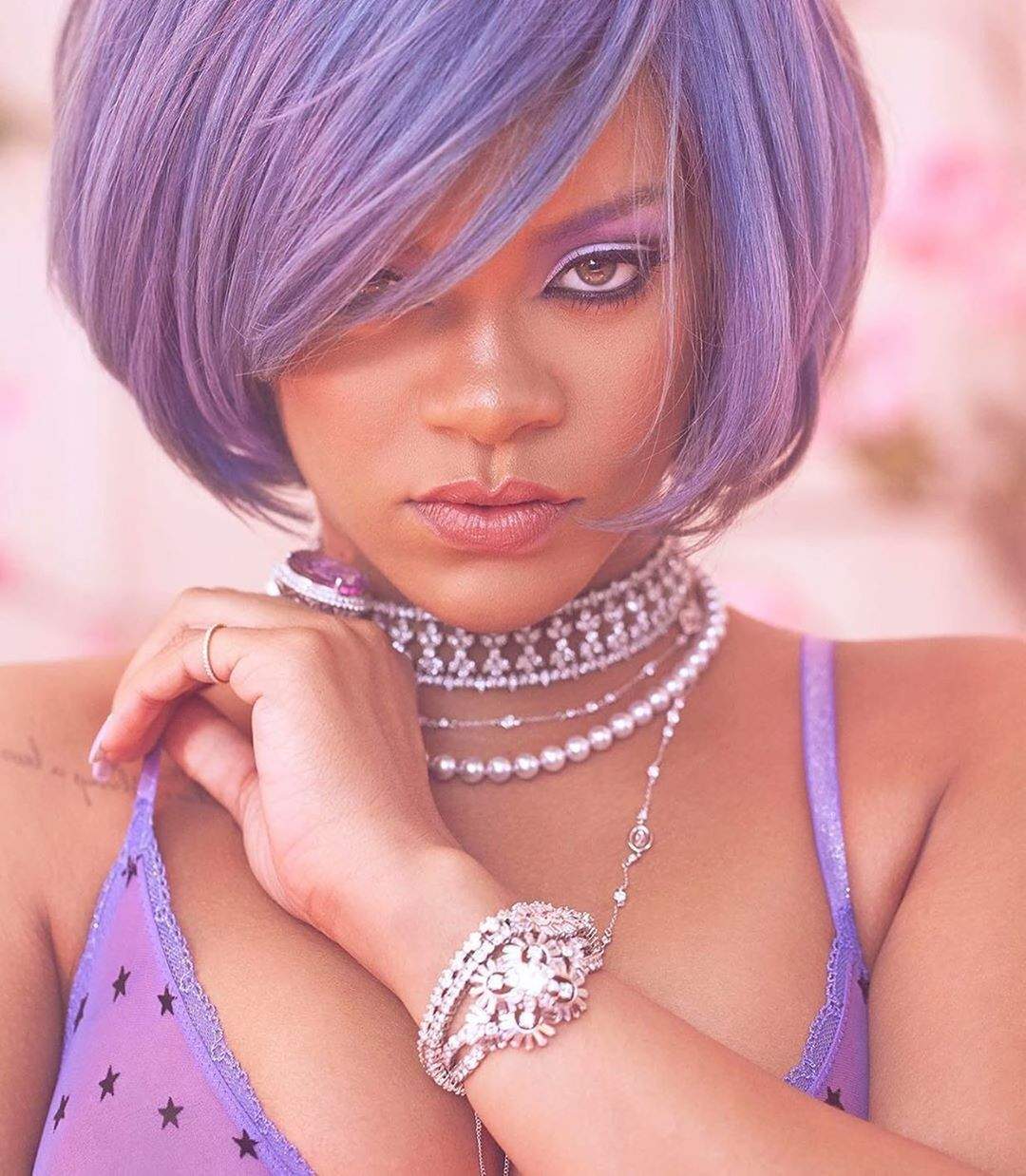 FOTO / Rihanna, cu posteriorul la vedere pe internet! Fanii au fost în delir