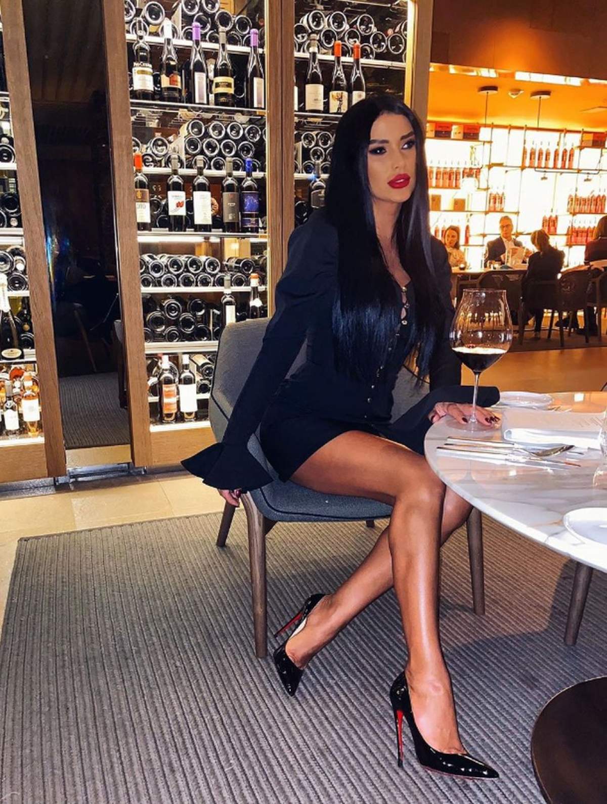 Daniela Crudu s-ar fi împăcat cu iubitul bătăuş. Fosta asistentă tv, momită cu bani. ''După ce au terminat de vorbit, râdeau amândoi''