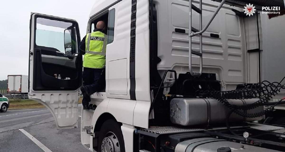 Șofer de tir dat dispărut de două zile. Camionul a fost găsit în Germania, cu perdelele trase la cabină