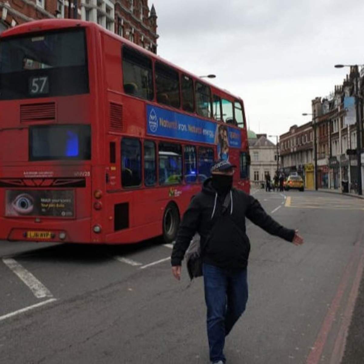 Atac terorist la Londra! Mai mulți oameni au fost înjunghiați, în plină stradă / VIDEO