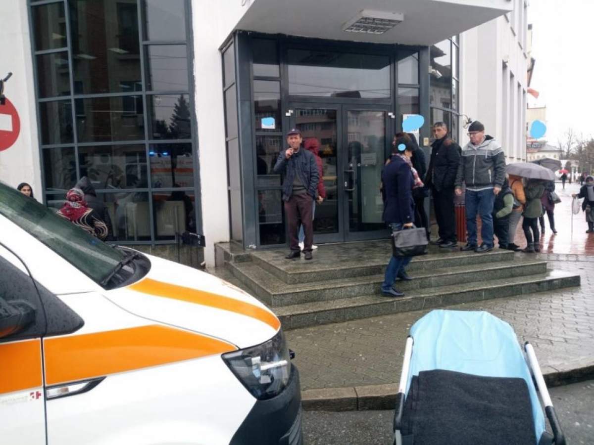 Tragedie în Gorj! Un bărbat din Târgu-Jiu a murit în timp ce îşi aştepta rândul într-o bancă