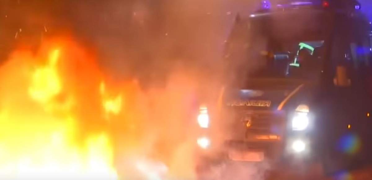 VIDEO / Oamenii se revoltă în Ucraina! Incendii şi lupte de stradă de teama infecţiei cu coronavirus