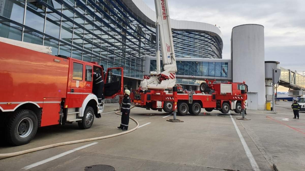 VIDEO / Incendiu pe aeroportul Henri Coandă. Sute de oameni au fost evacuați