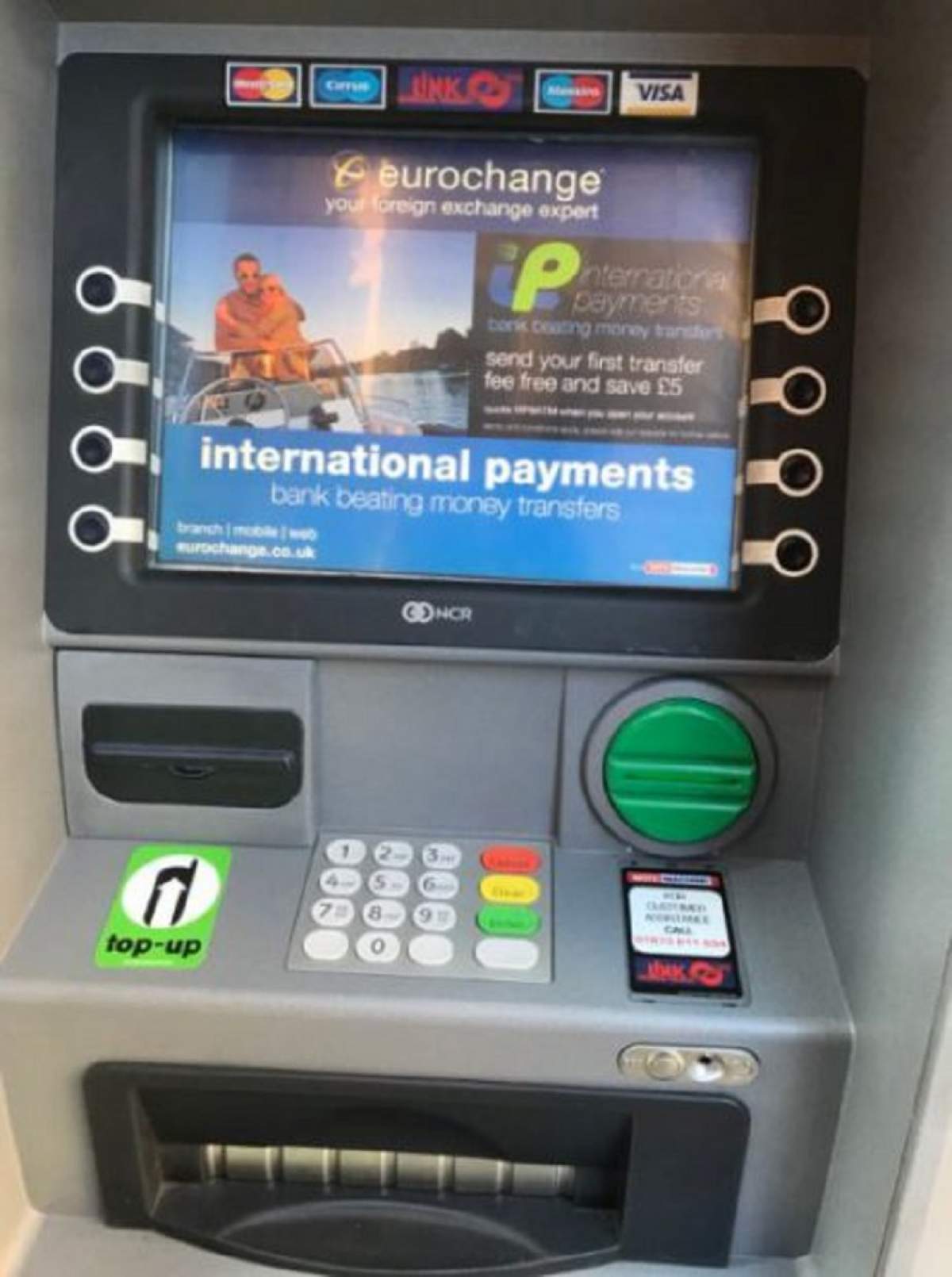 La Constanţa un bancomat a fost aruncat în aer. Hoţii au reuşit să fugă cu banii