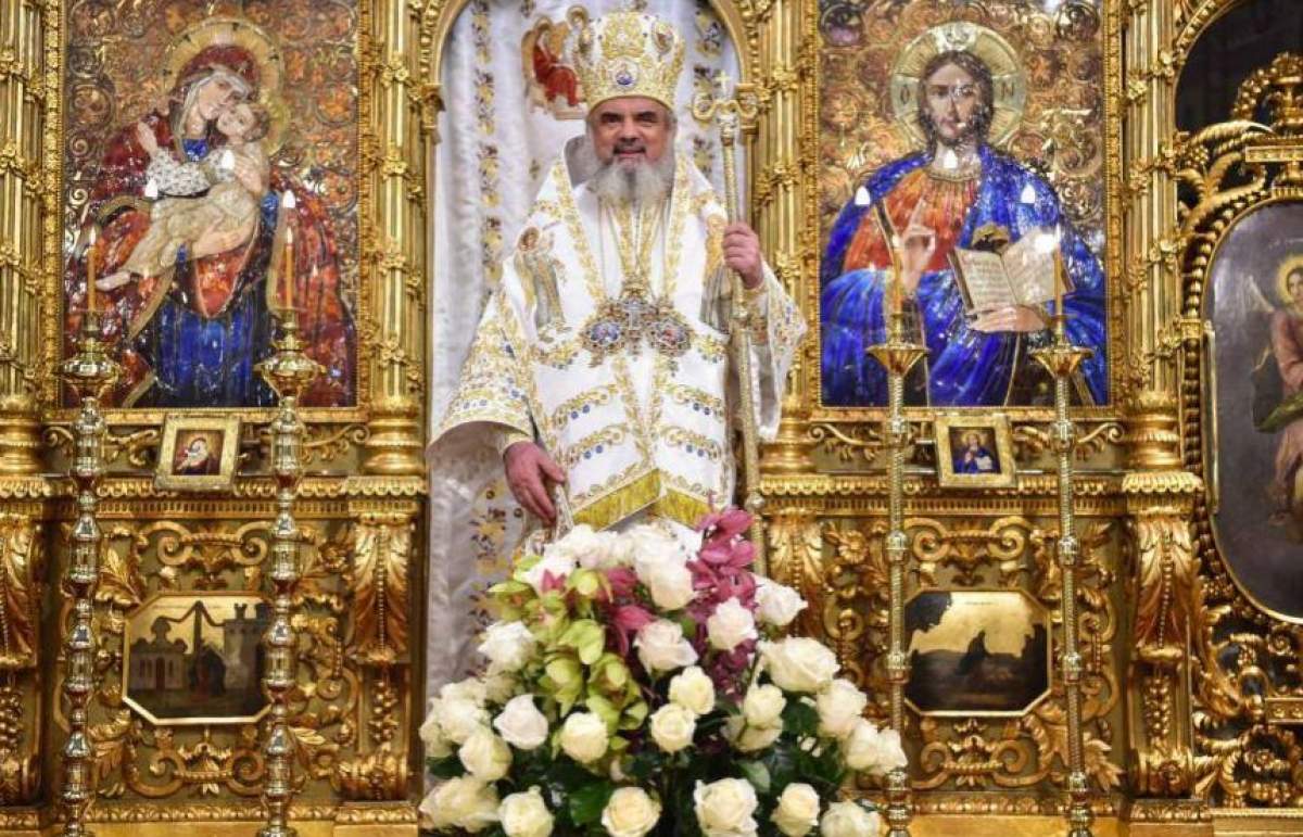 Patriarhia Română recomandă credincioşilor care se tem de coronavirus să nu mai sărute icoanele din biserică