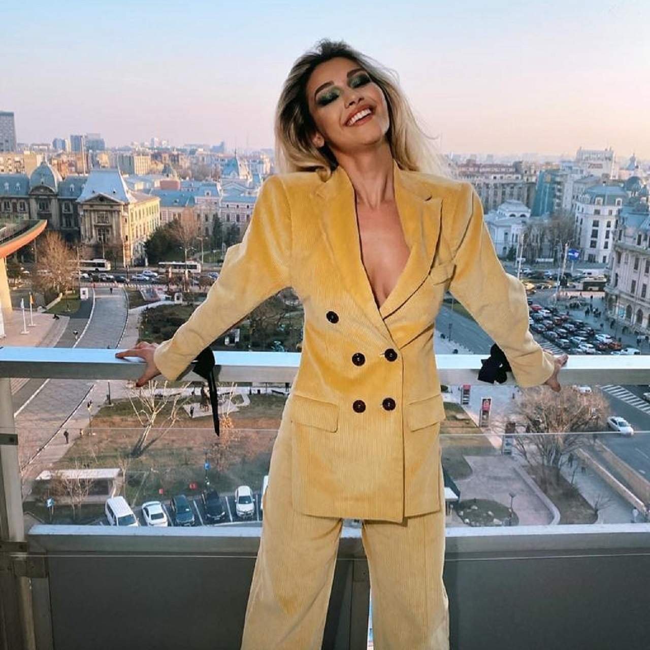 FOTO / Alina Eremia şi-a lăsat fanii cu gura căscată. Prin ce transformare spectaculoasă de look a trecut cântăreaţa