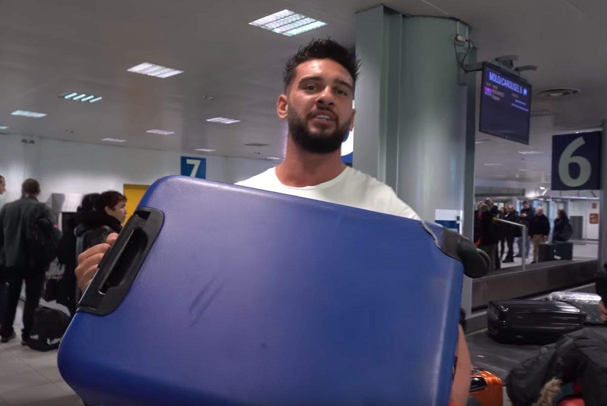 Dorian Popa, supărat la maximum în aeroport. Ce probleme a întâmpinat artistul