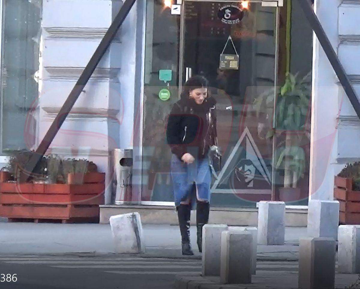 VIDEO PAPARAZZI / Întâlnire de gradul 0 pentru Ioana Ginghină. Au ieșit la o cafea, dar toată ziua a fost cu zâmbetul pe buze. Cine a reușit să-i aducă fericirea