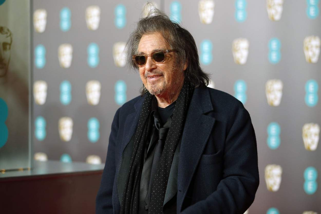 Al Pacino s-a prăbușit pe covorul roșu de la Premiile BAFTA. Momentul șocant a fost surprins
