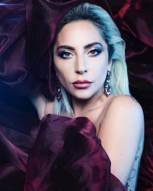 FOTO / Lady Gaga iubeşte din nou! Artista a postat prima poză cu iubitul