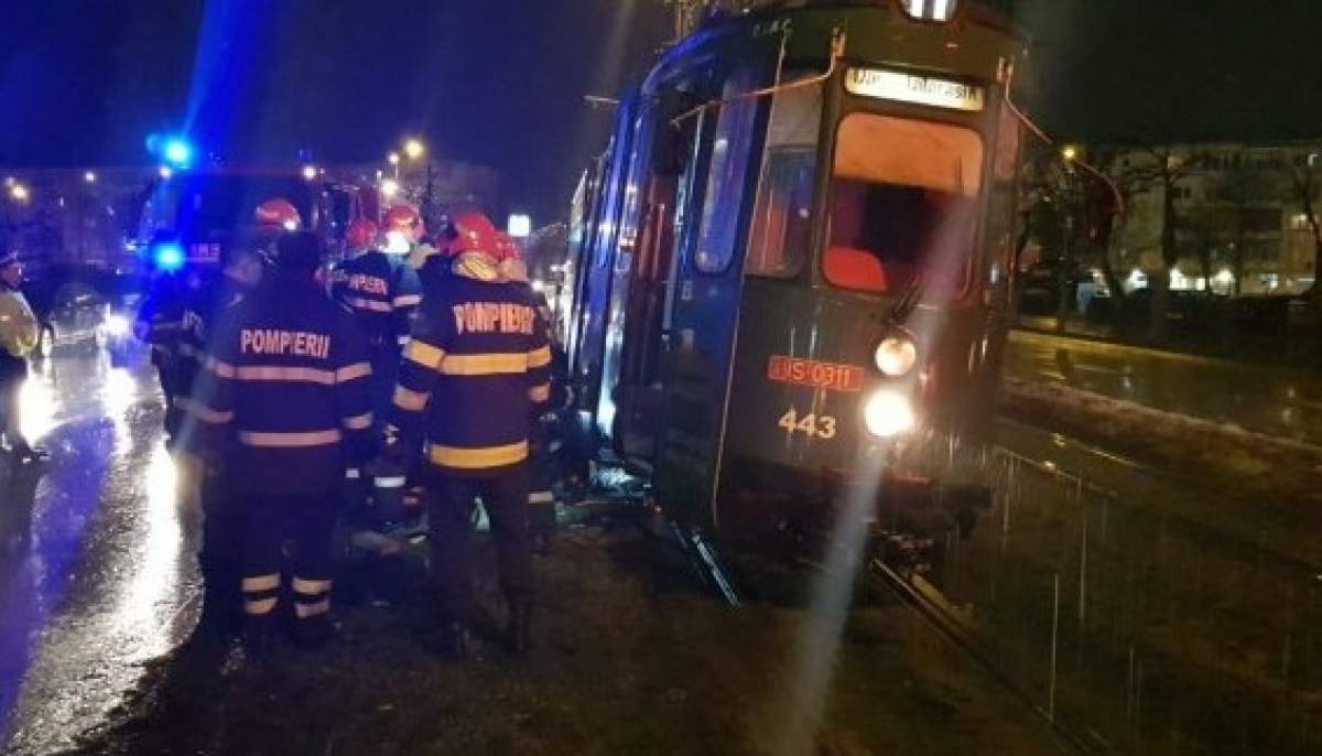 Un vatman din Iași nu a văzut un om în stație și a trecut cu tramvaiul peste el. Bărbatul a murit pe loc