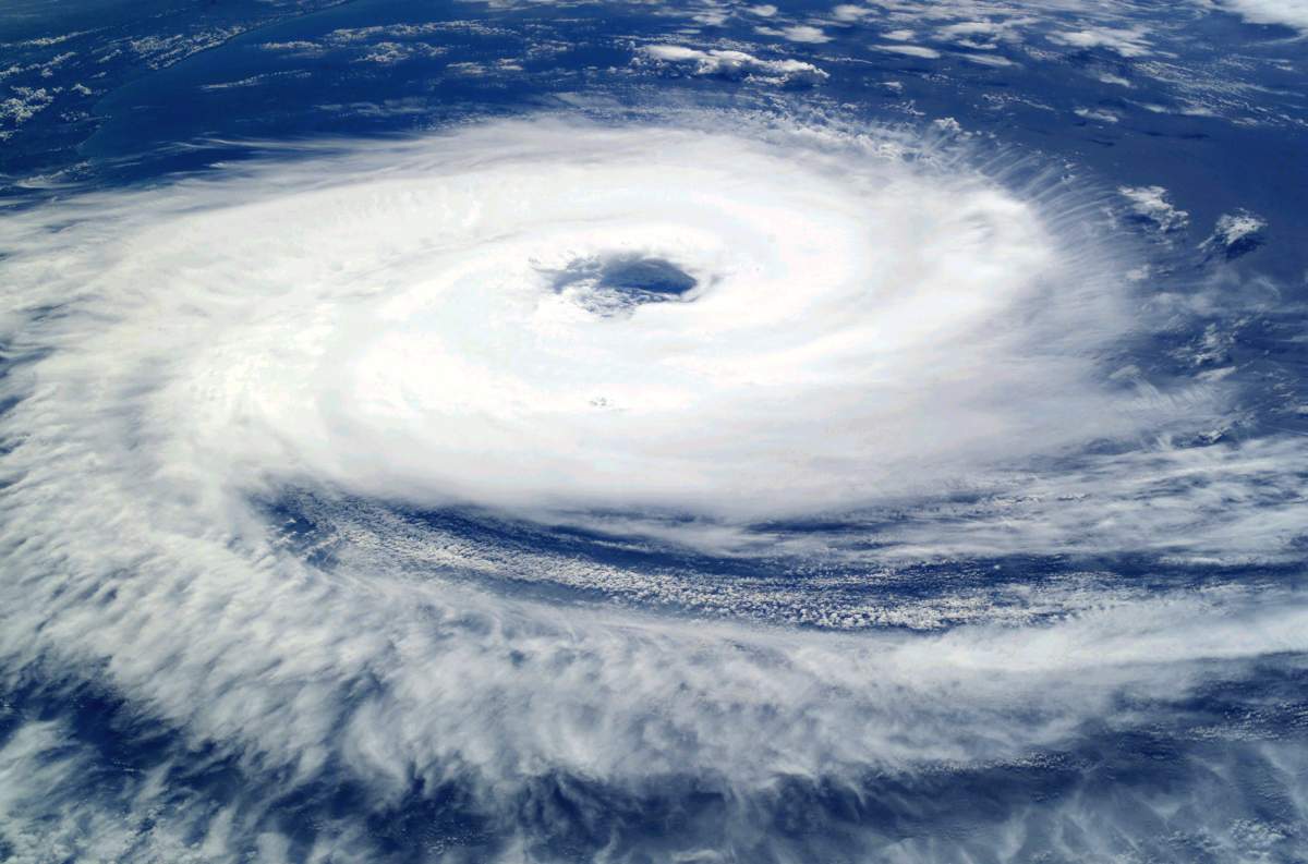 România, lovită de mai mulţi cicloni! Directorul ANM a explicat tot