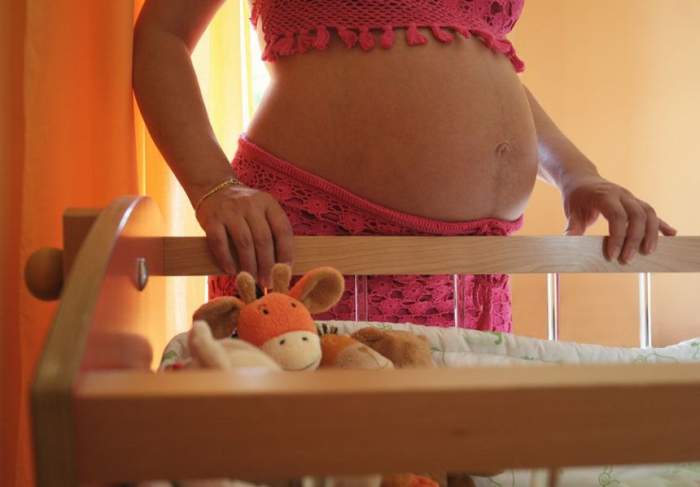 O femeie de 37 de ani din Iaşi a născut un băieţel perfect sănătos, fără să ştie că este însărcinată!