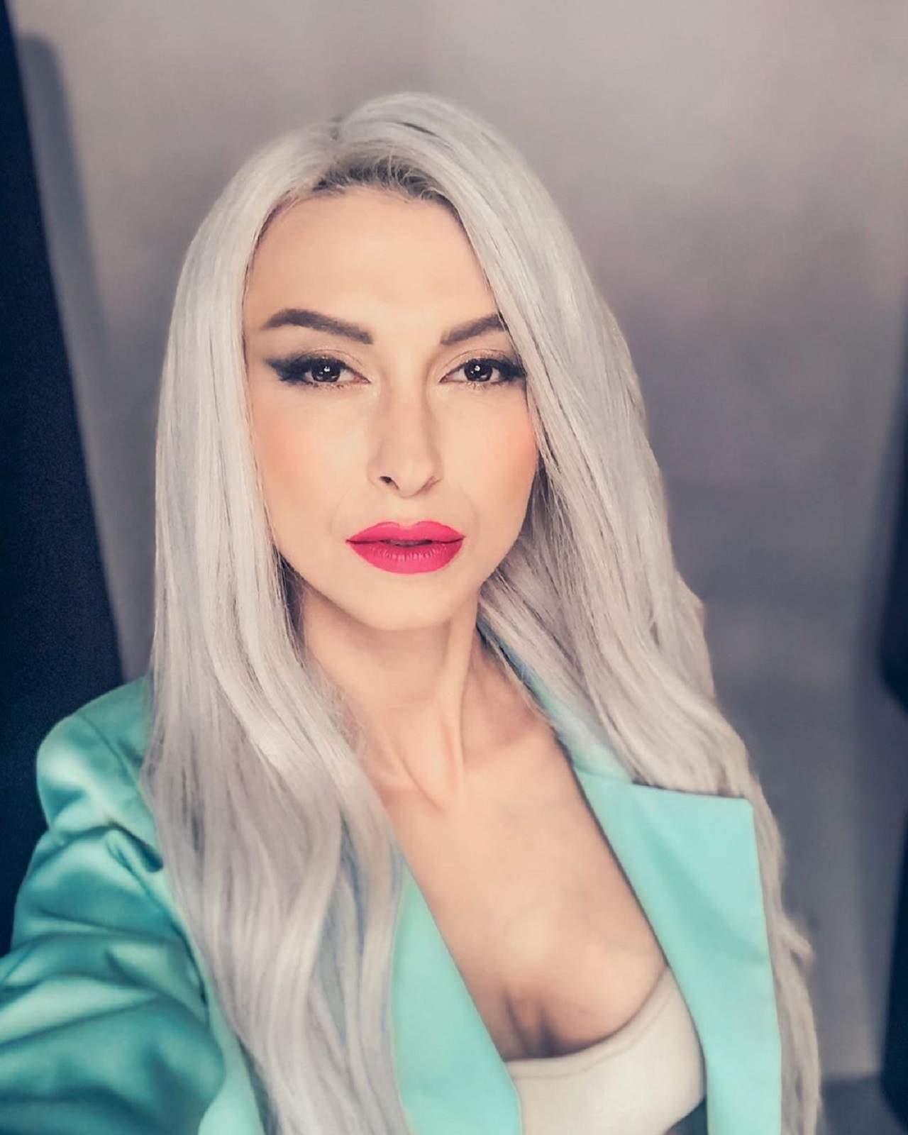 Andreea Bălan, mesaj dur pe reţelele de socializare: "E mai uşor să ne prefacem decât să fim adevăraţi"