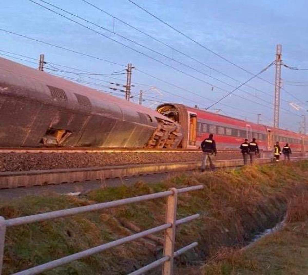 Accident feroviar teribil, în Italia. Doi morți și 30 de răniți, după ce un tren a sărit de pe șine / VIDEO