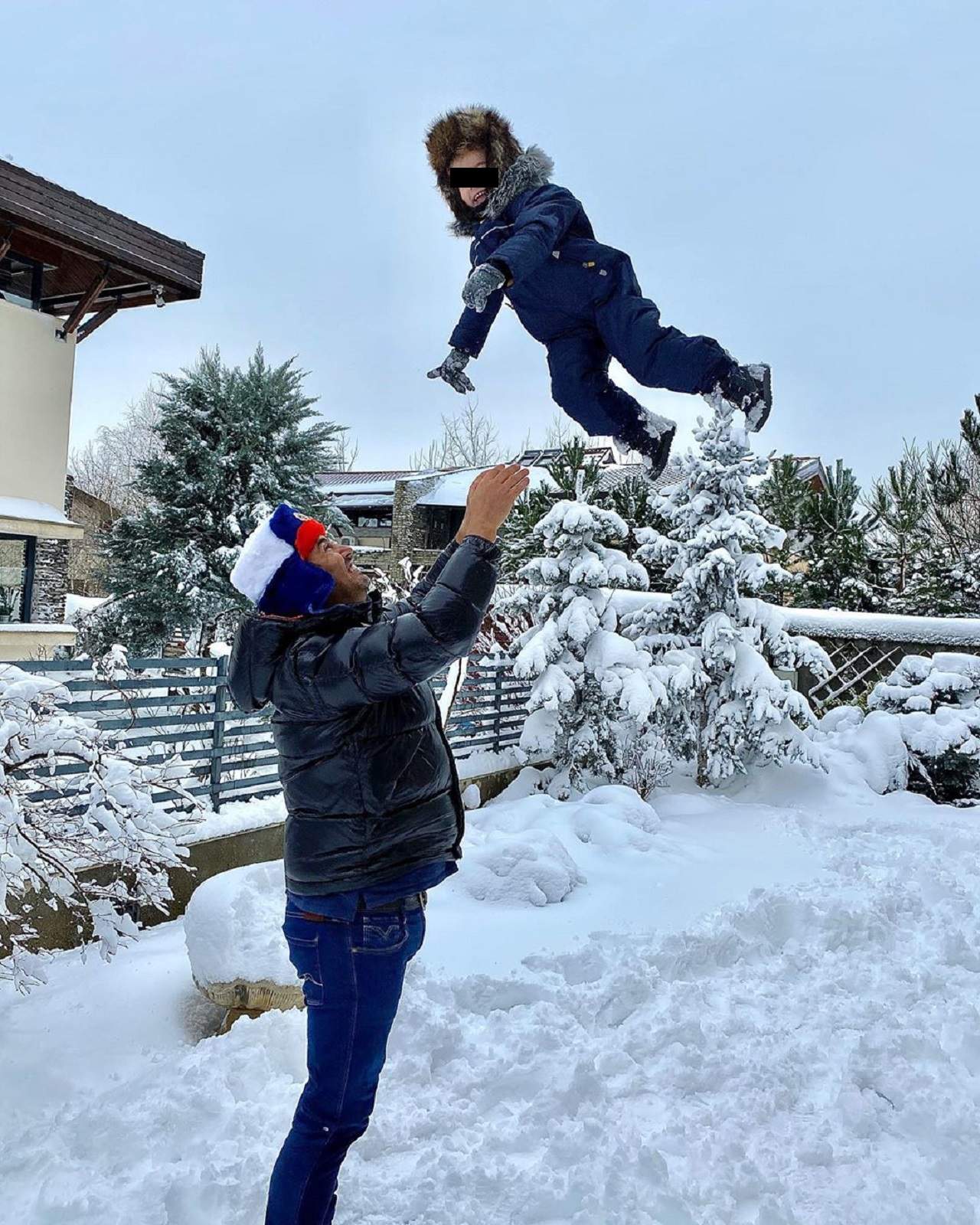 GALERIE FOTO / Andreea Bănică, fotografii emoţionante de familie. Cum s-a distrat vedeta alături de soţul şi băieţelul ei