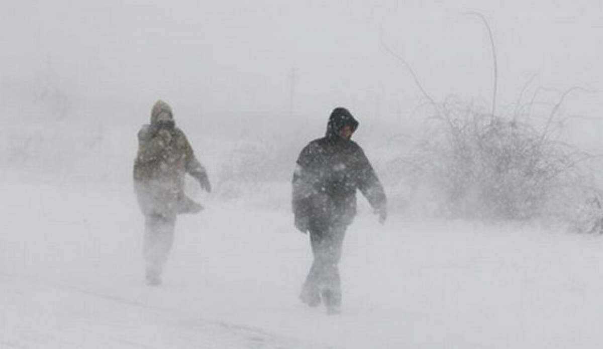 ULTIMĂ ORĂ! Noi coduri galbene şi portocalii de viscol, în mai multe zone din ţară!