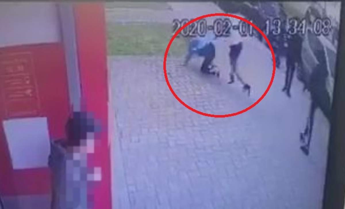 Imagini revoltătoare în Mangalia! Un copil de 13 ani a fost bătut cu bestialitate de alți doi minori și lăsat să agonizeze pe stradă / VIDEO