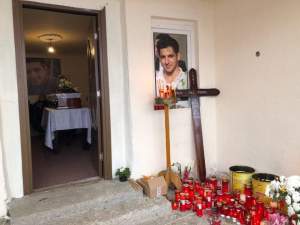 Imaginile durerii! Tânărul ucis în atacul armat din Germania a fost înmormântat