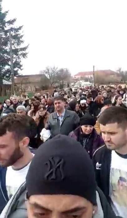 Imaginile durerii! Tânărul ucis în atacul armat din Germania a fost înmormântat