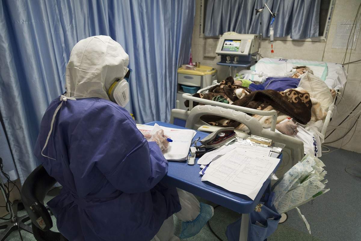 Un medic italian a descris ultimele clipe ale unui pacient cu coronavirus: „Mor singuri, te imploră să le spună adio copiilor și nepoților”